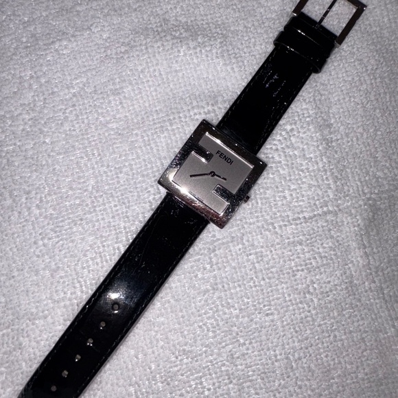 FENDI BLACK LEATHER WATCH - Picture 1 of 4